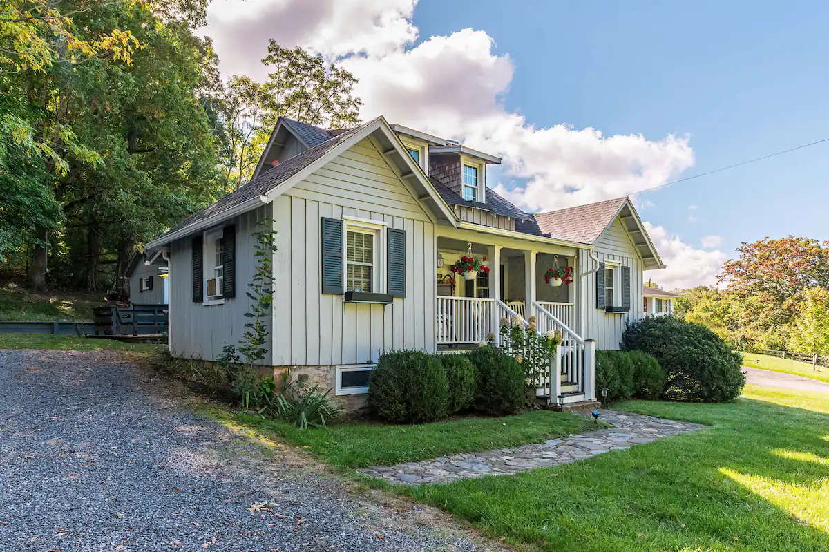 Cordwood Cottage - Visit Bath County