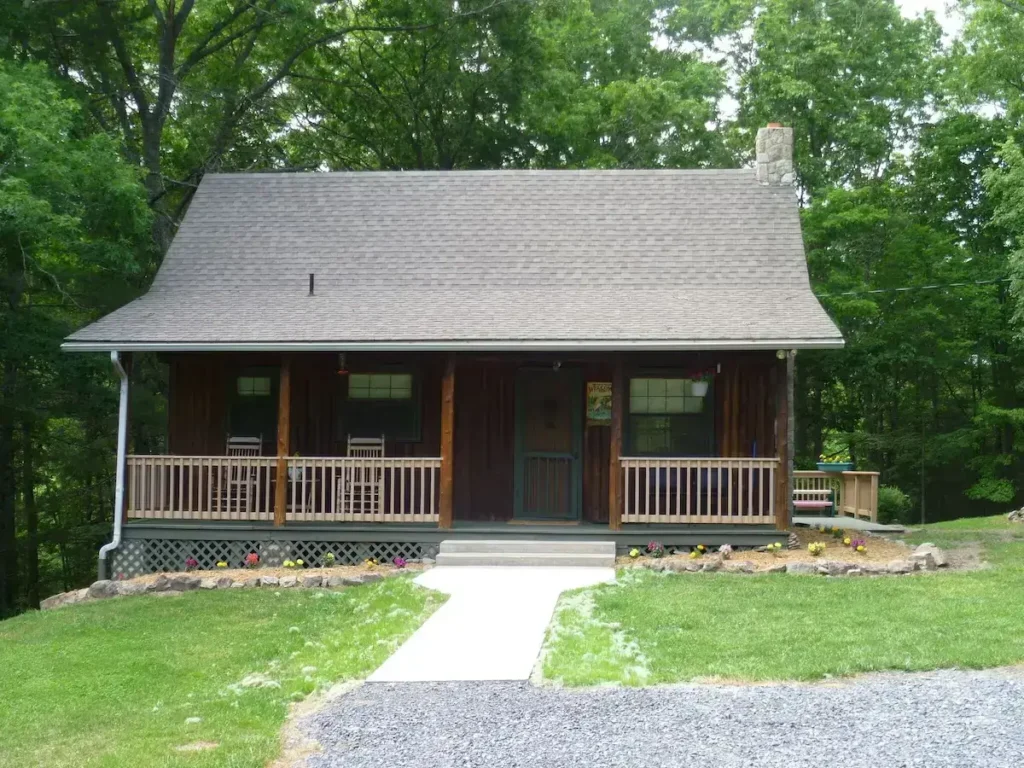 Hide Away Log Cabin - Visit Bath County